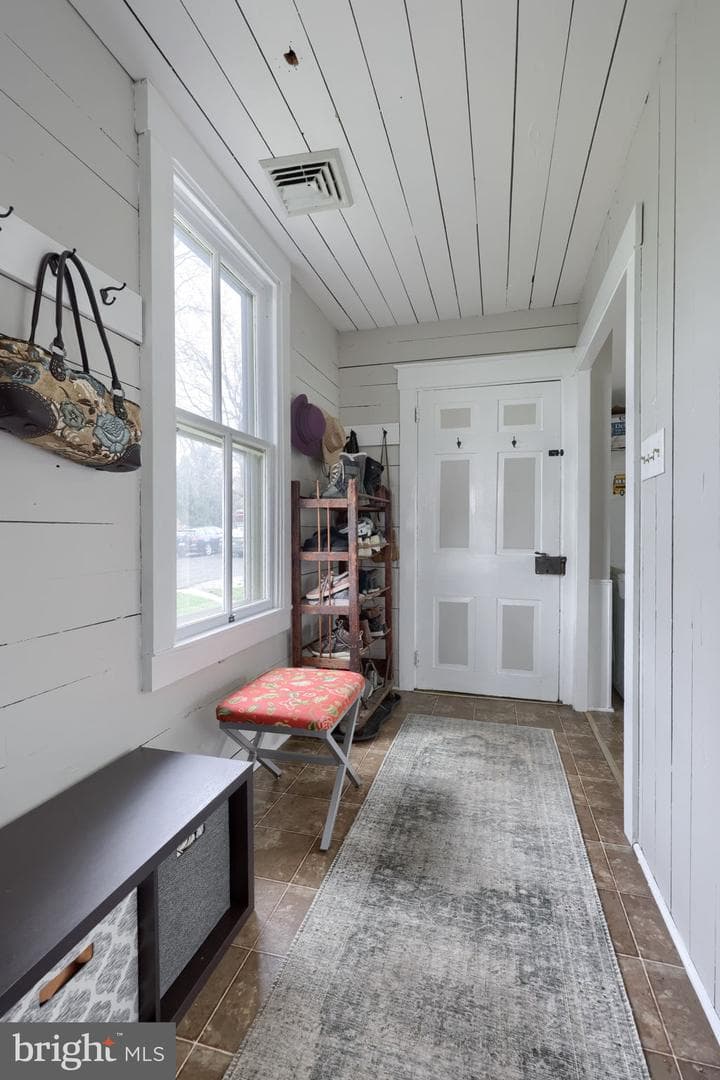 2047 Jarvis Road photo 20