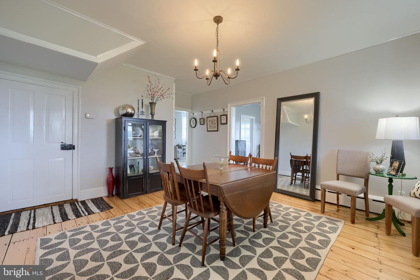 2047 Jarvis Road photo 4