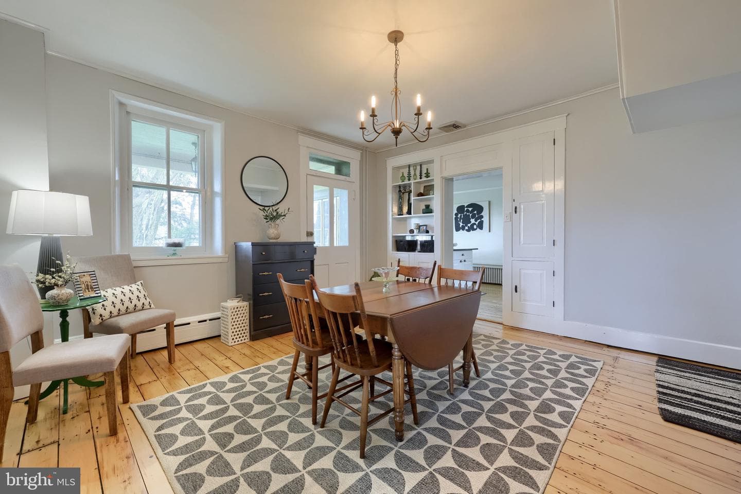 2047 Jarvis Road photo 6