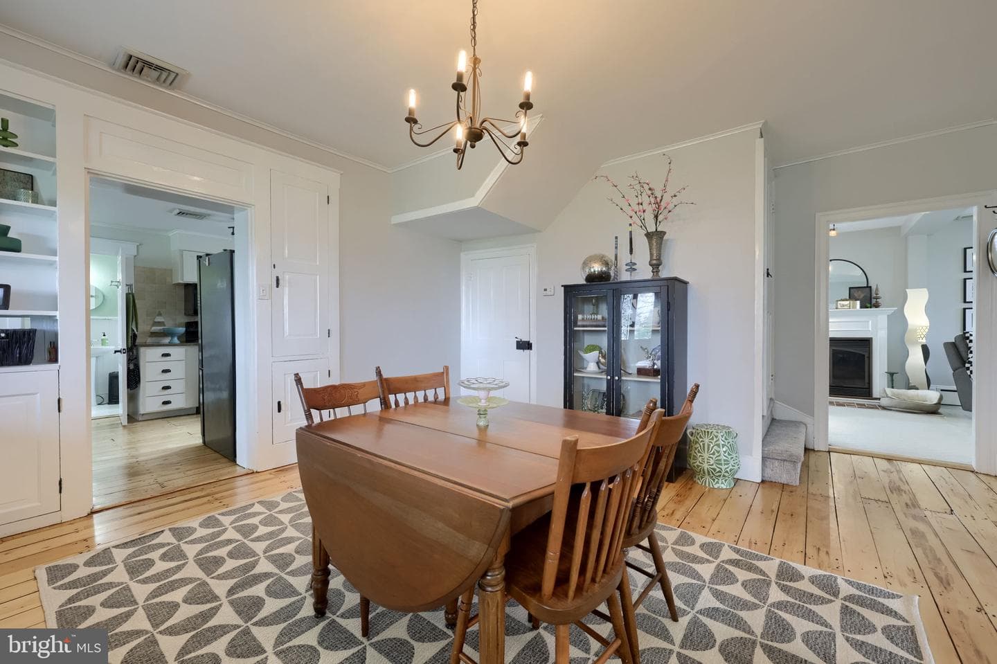 2047 Jarvis Road photo 7