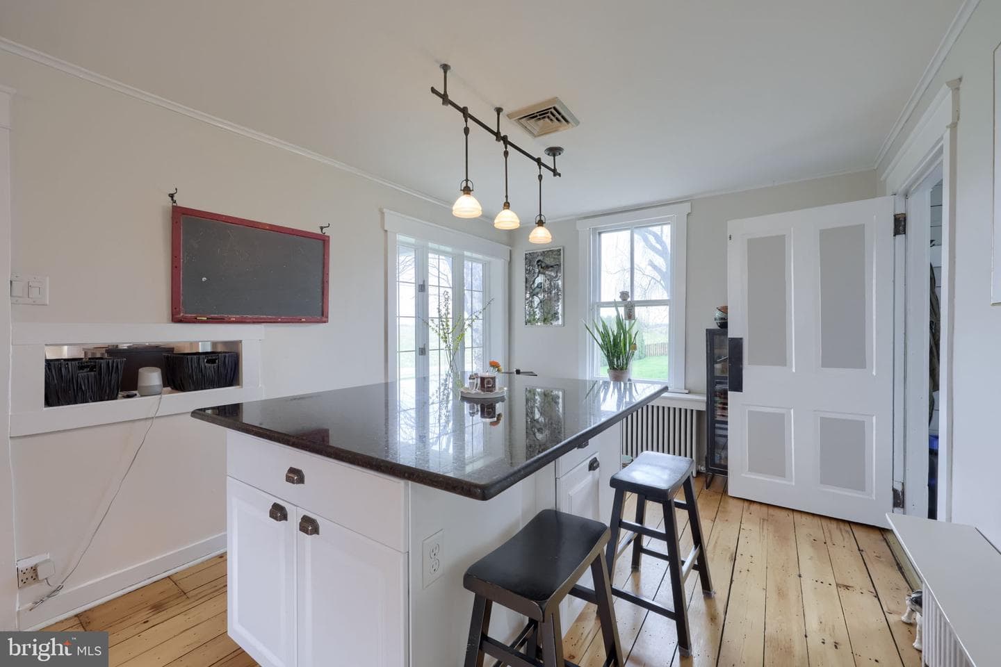 2047 Jarvis Road photo 9