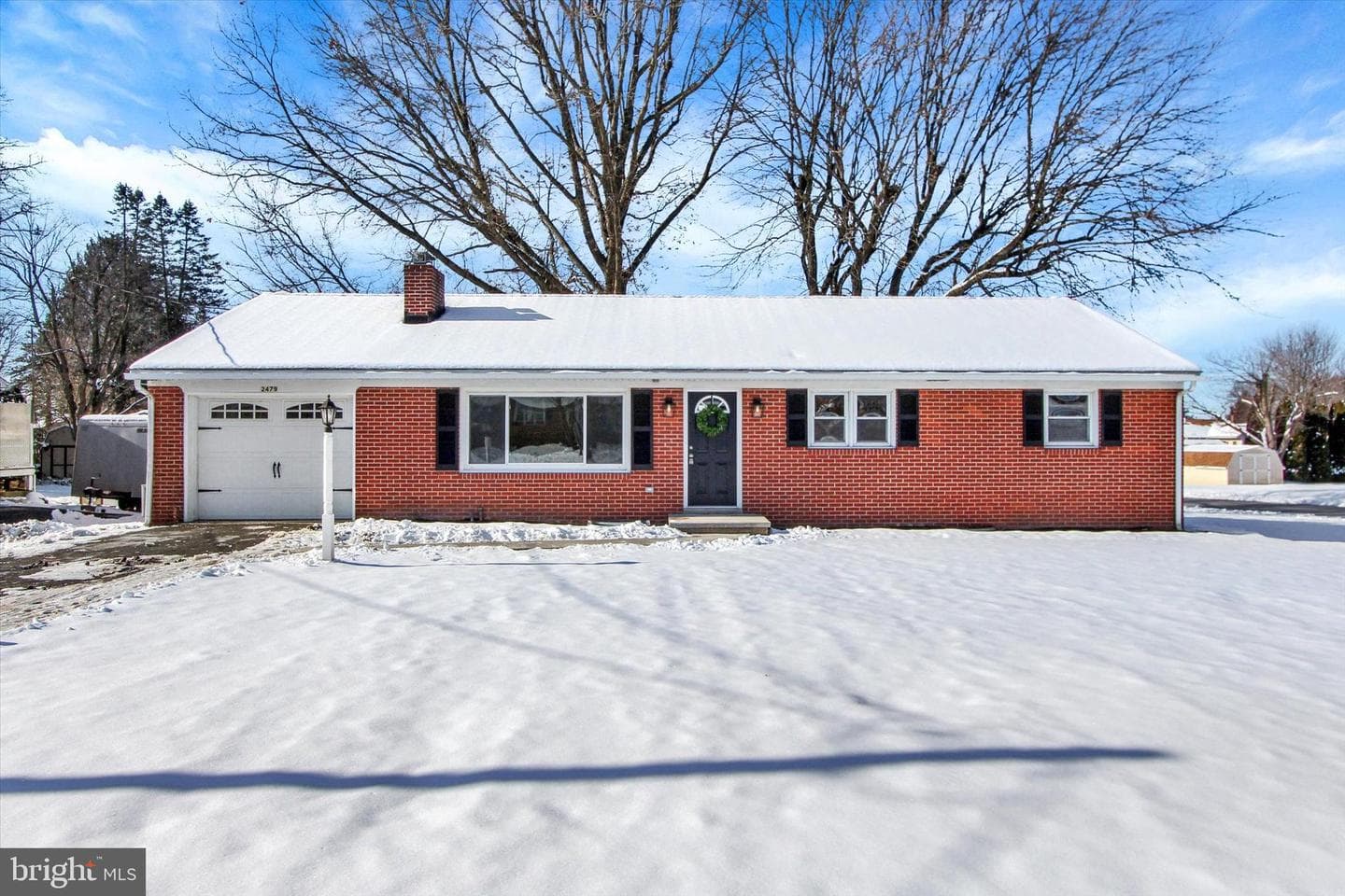 2479 Ellendale Drive photo 2