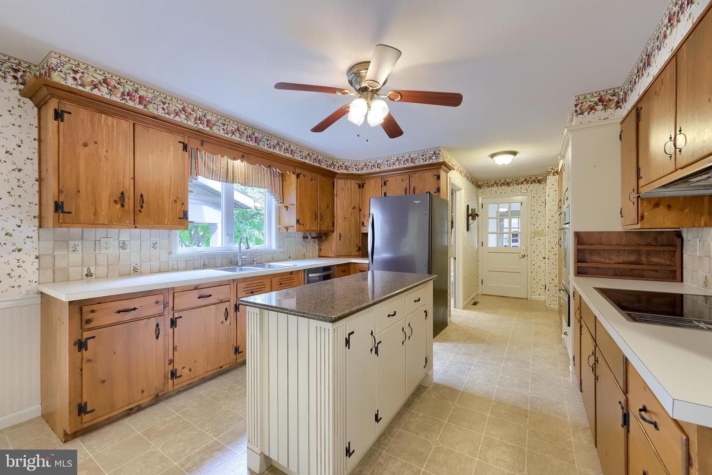 210 Stevens Road photo 10