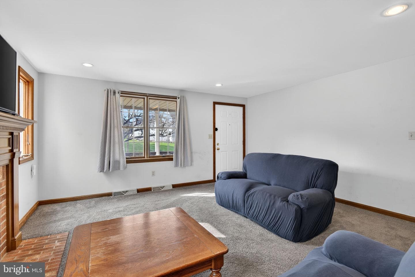 1007 E Walnut Street photo 12