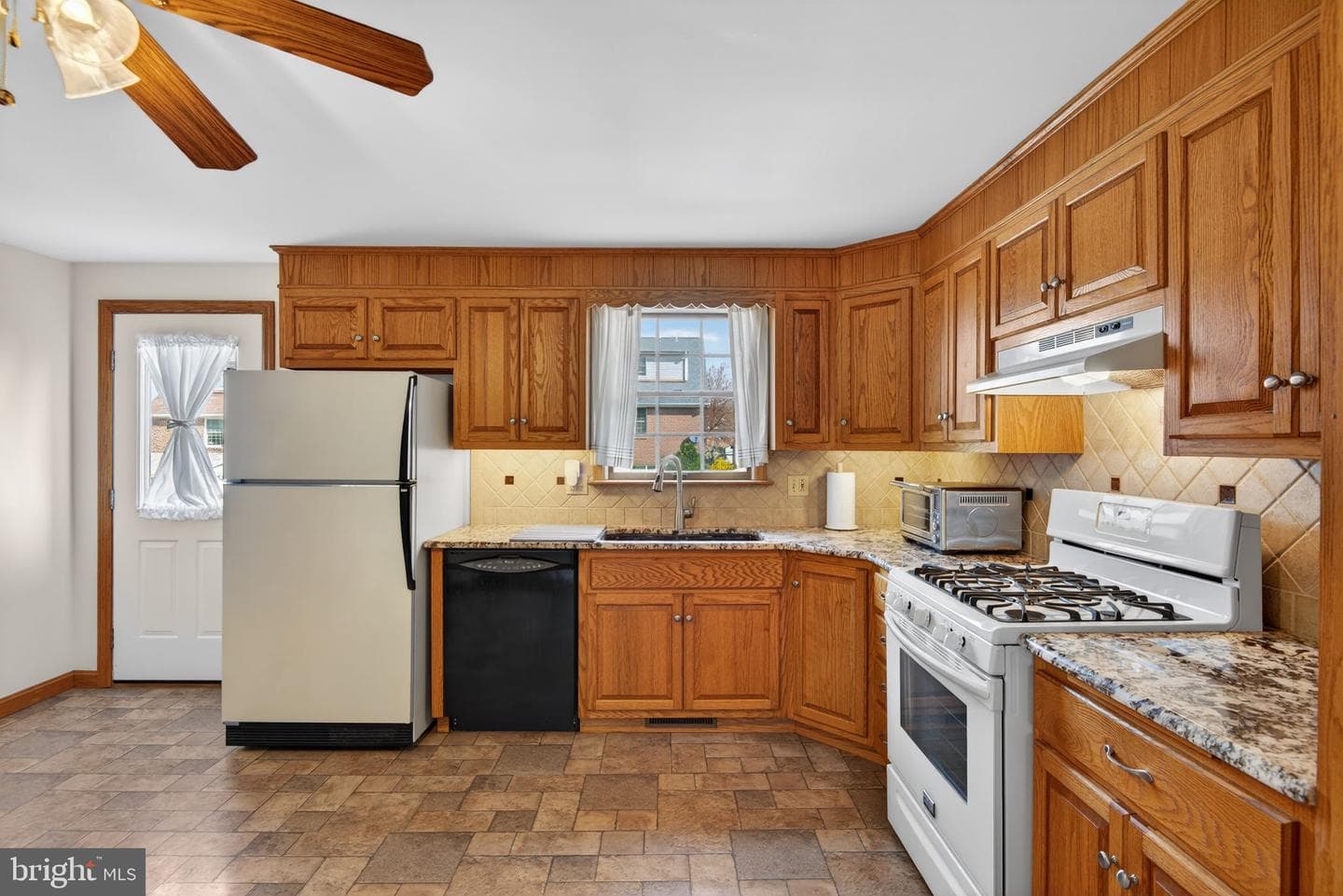 1007 E Walnut Street photo 13