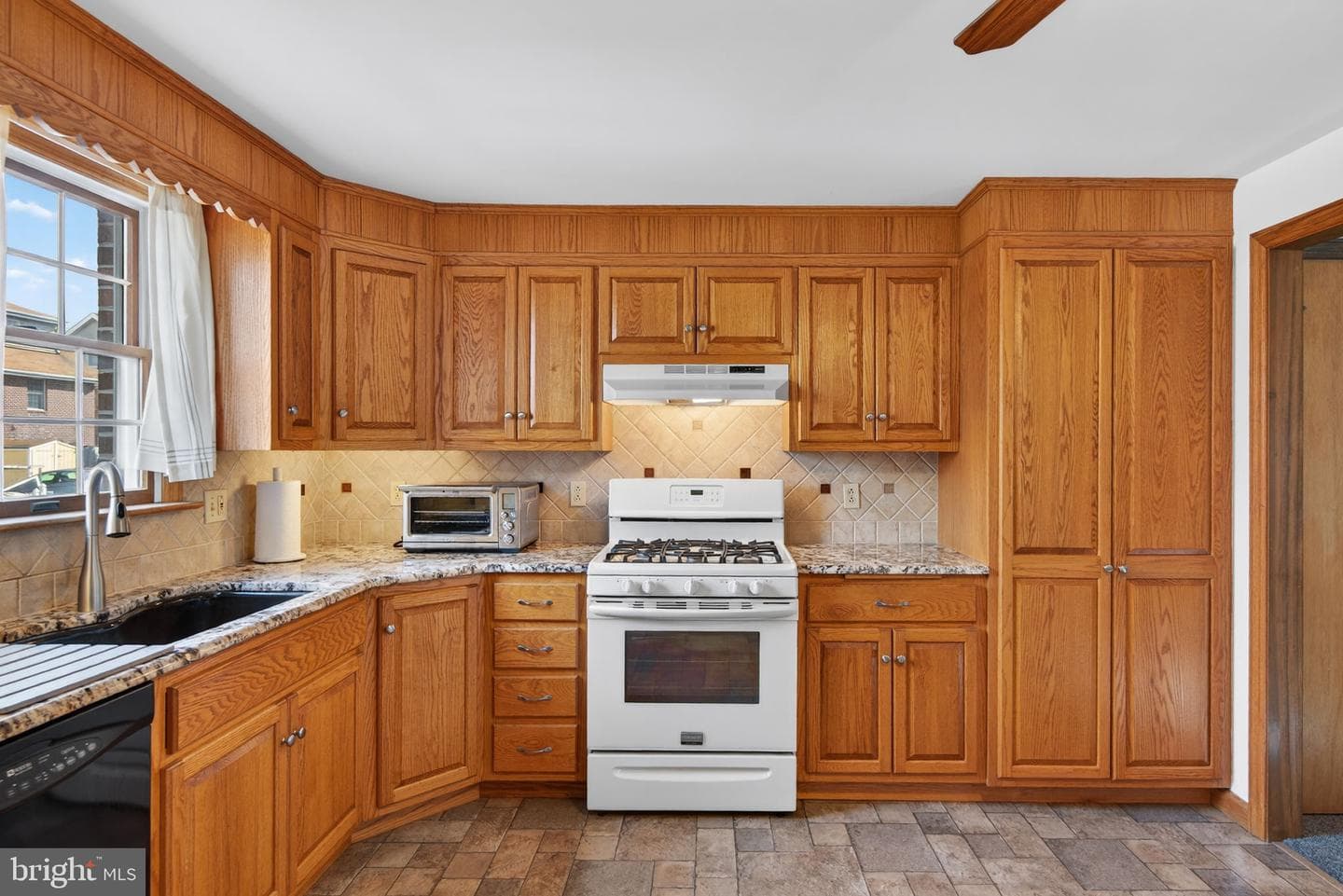 1007 E Walnut Street photo 16