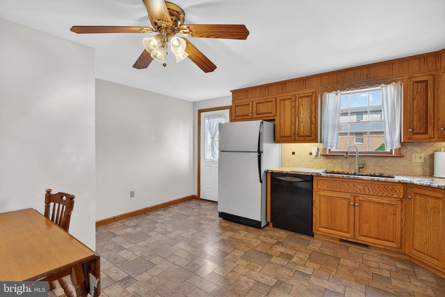 1007 E Walnut Street photo 18