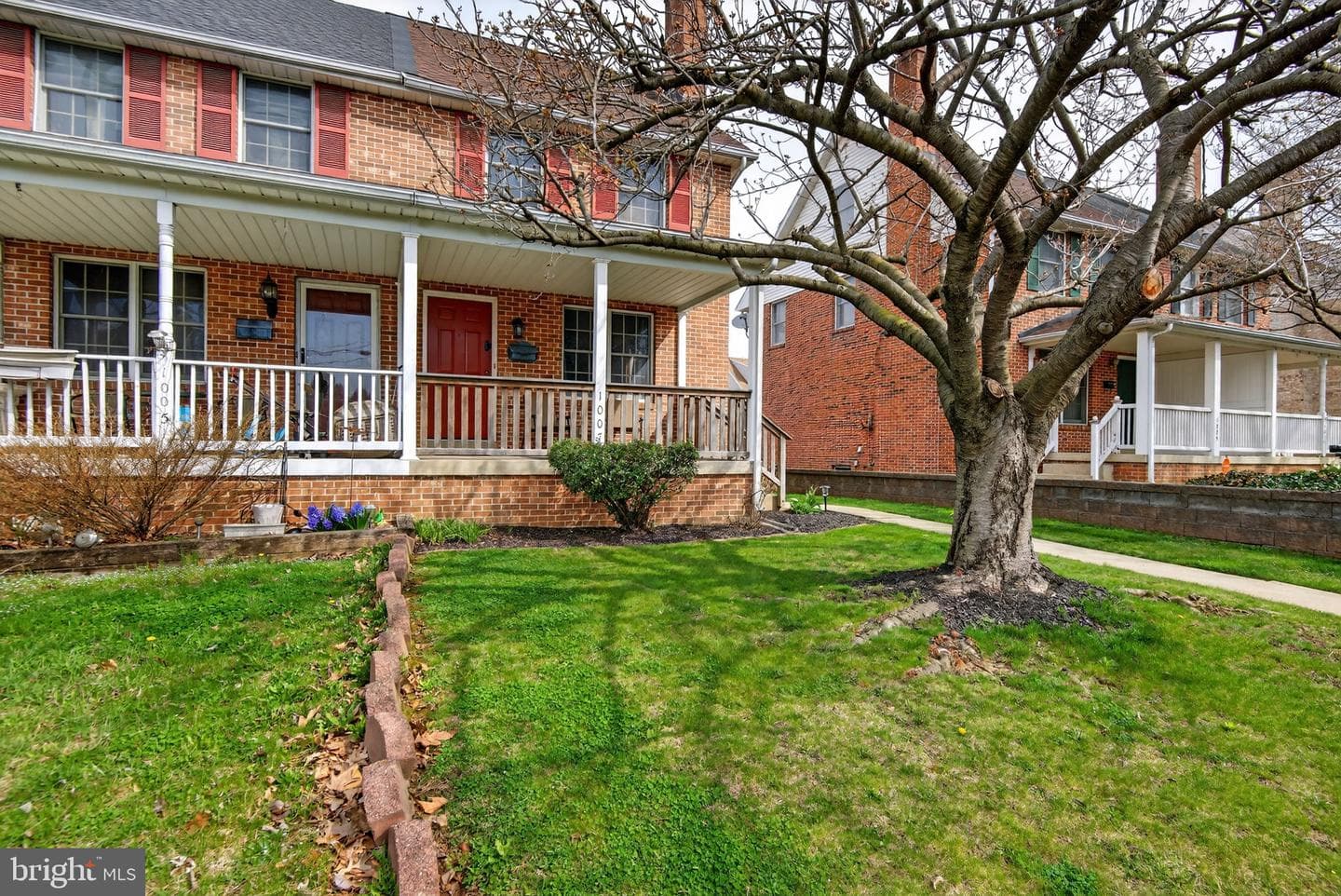 1007 E Walnut Street photo 2