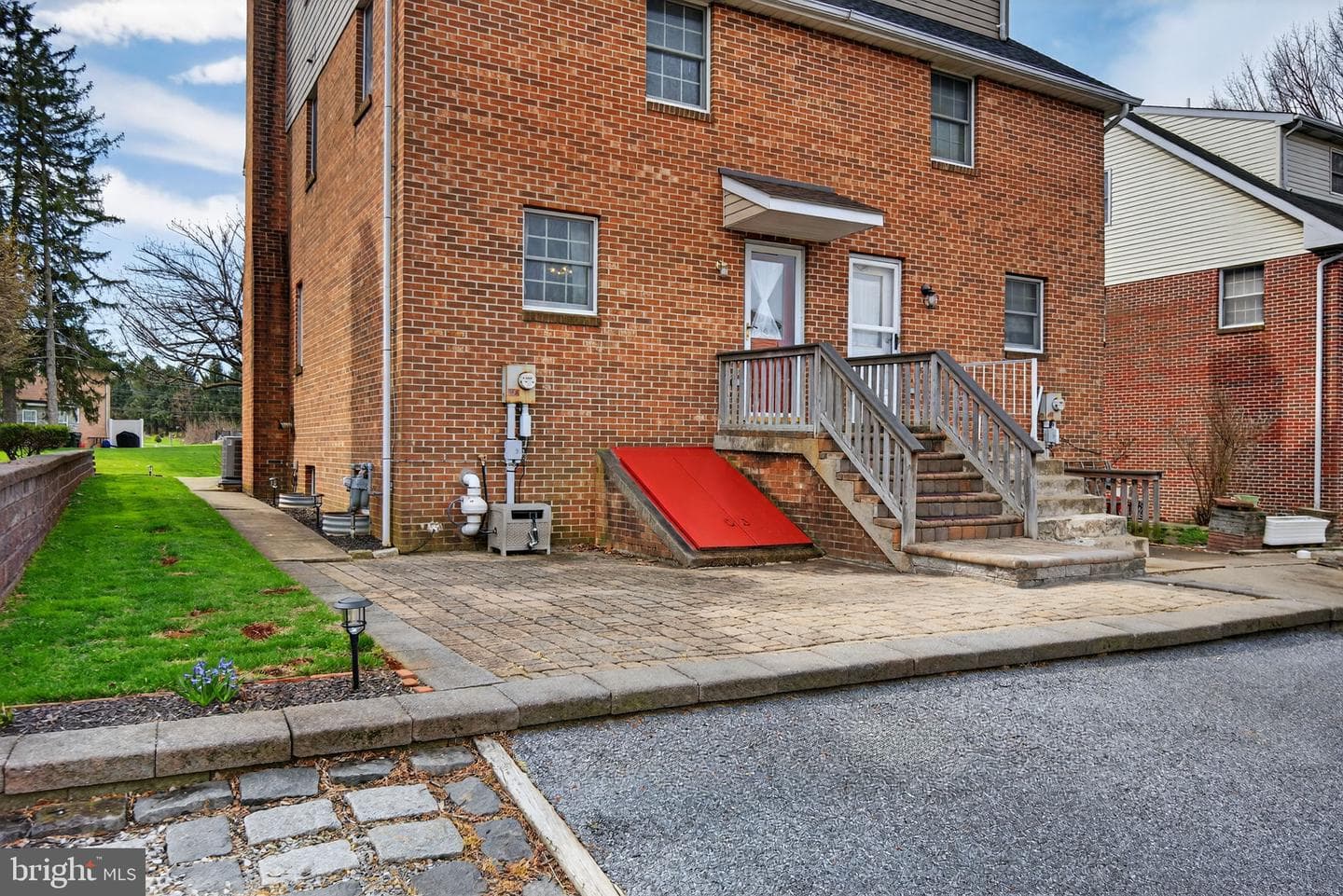 1007 E Walnut Street photo 34