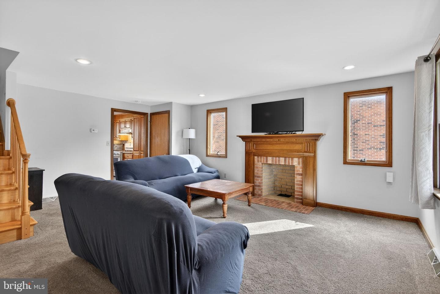 1007 E Walnut Street photo 9