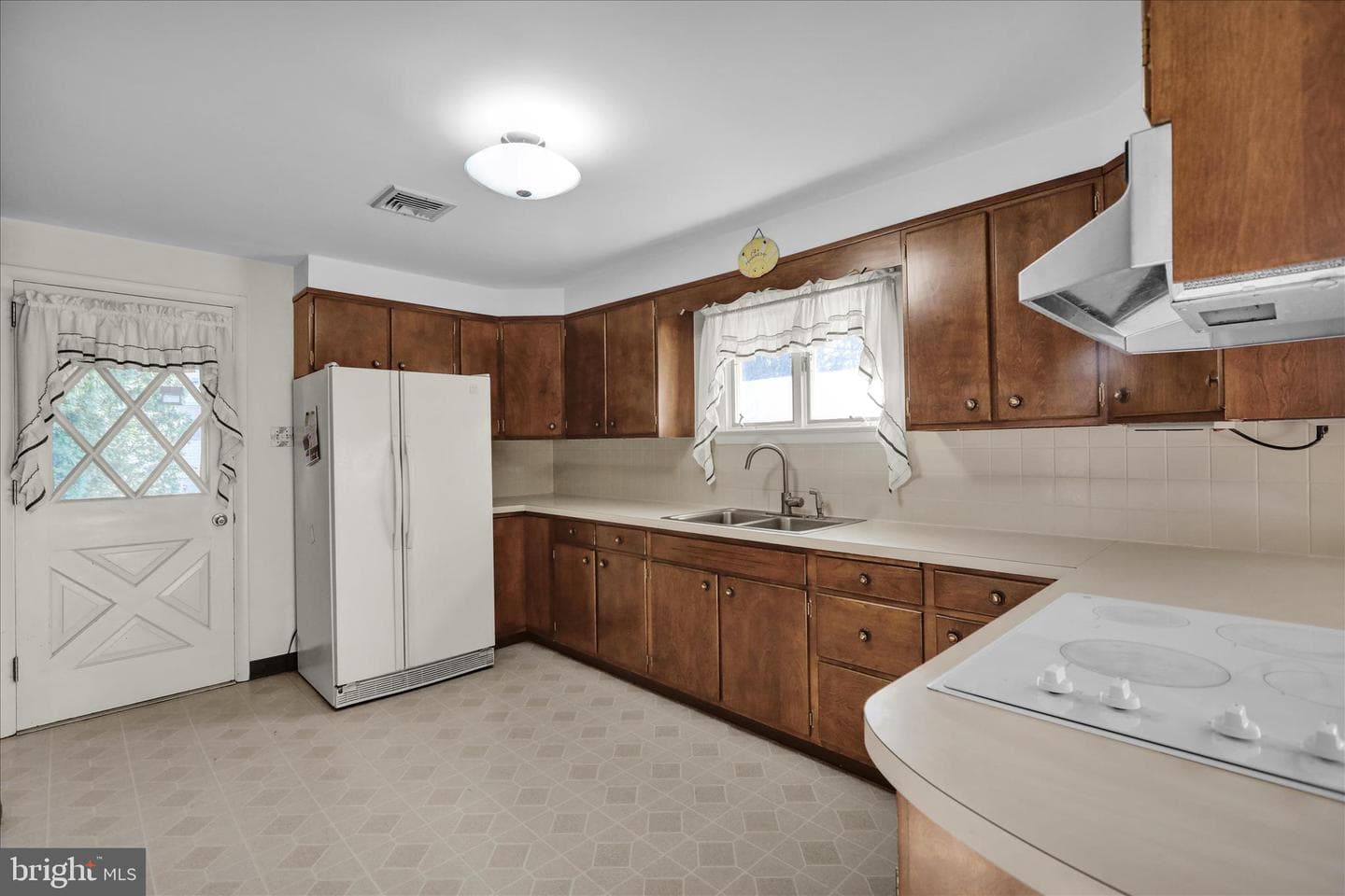 2460 Honeysuckle Lane photo 14