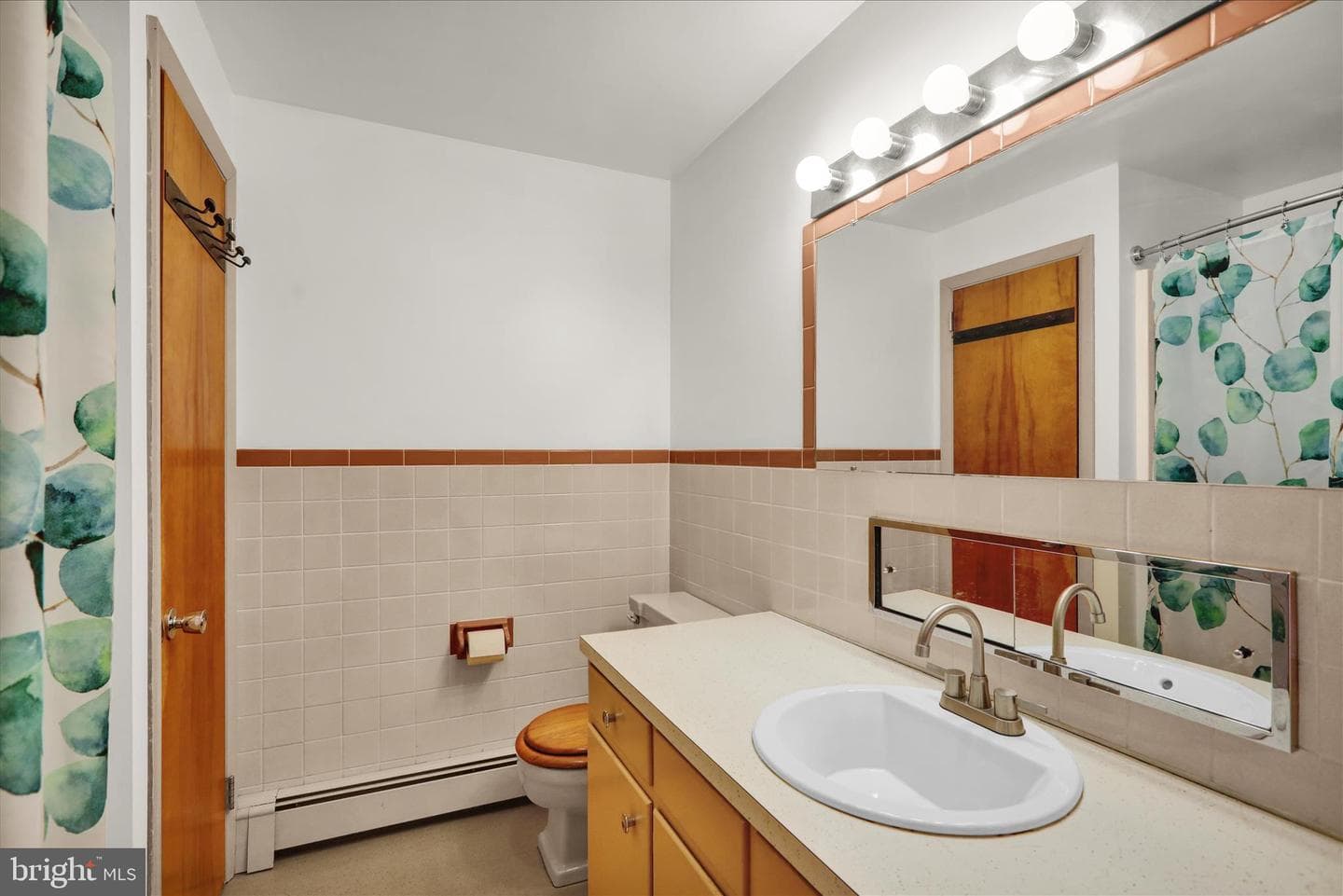 2460 Honeysuckle Lane photo 19