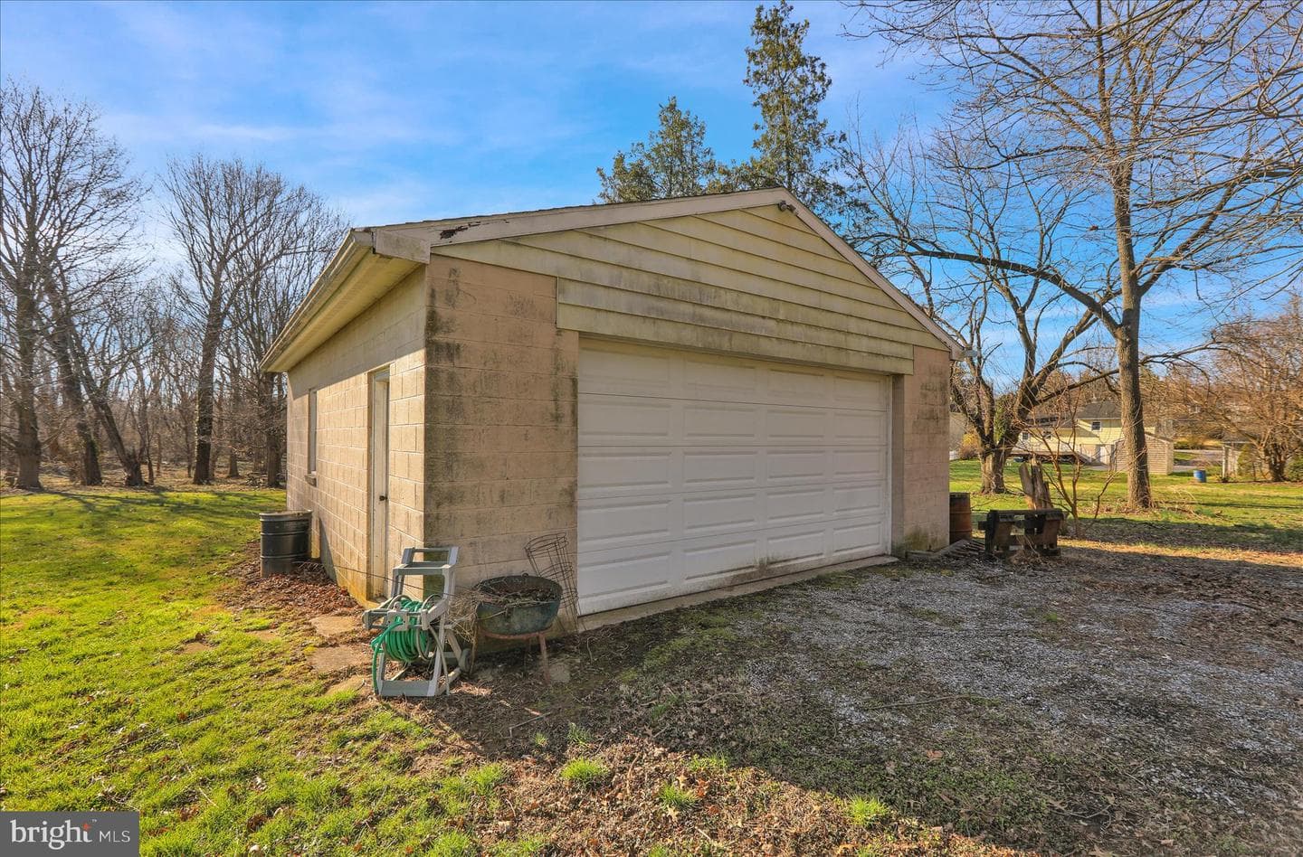 2460 Honeysuckle Lane photo 36