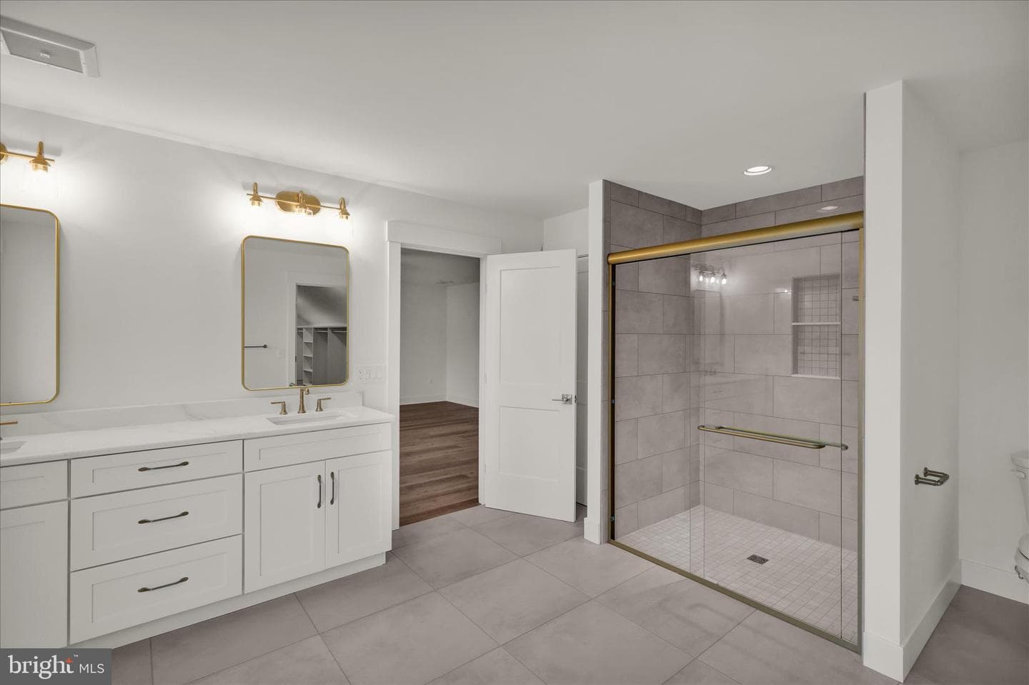 513 Cheltenham Court photo 35
