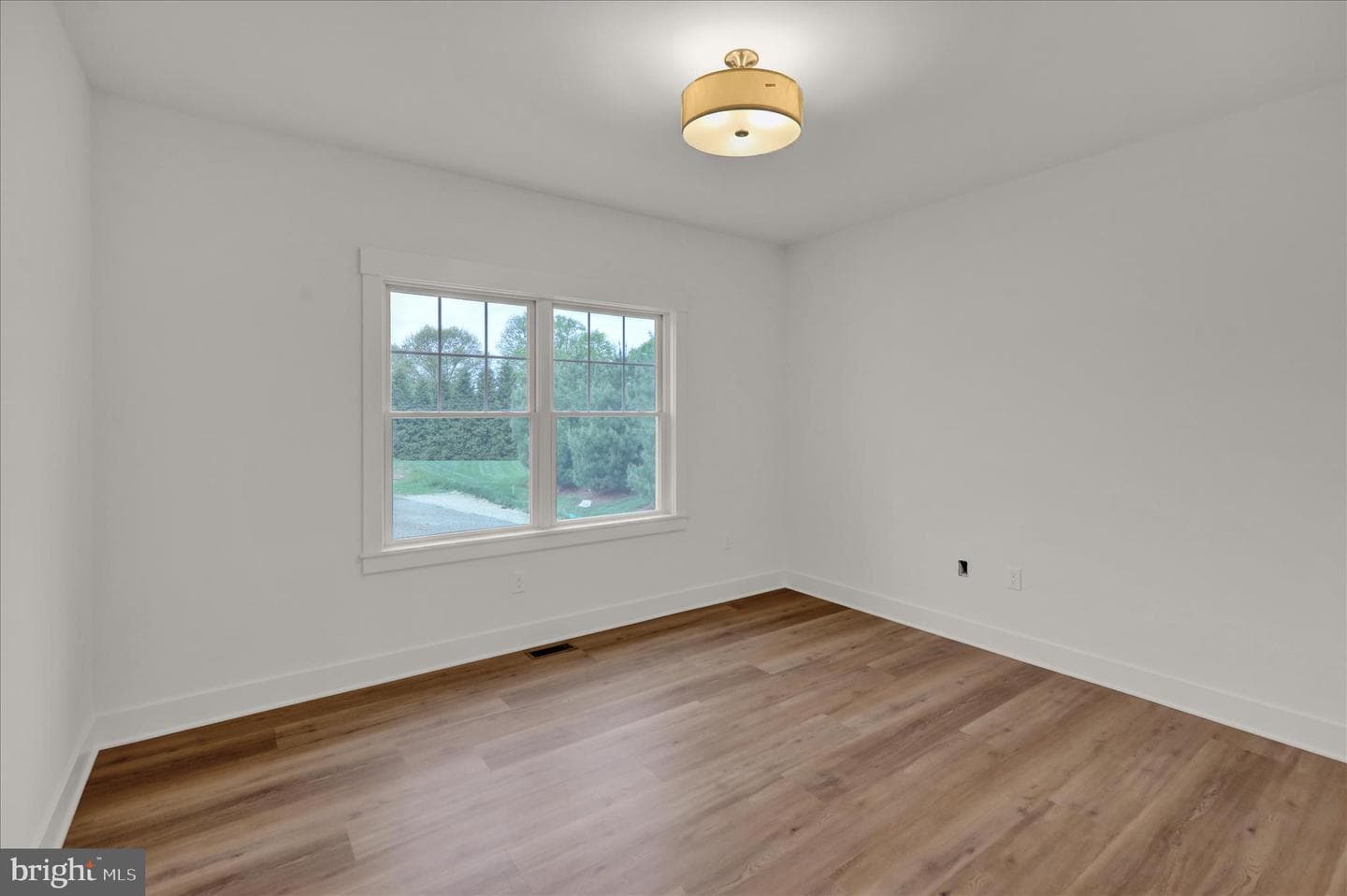 513 Cheltenham Court photo 38
