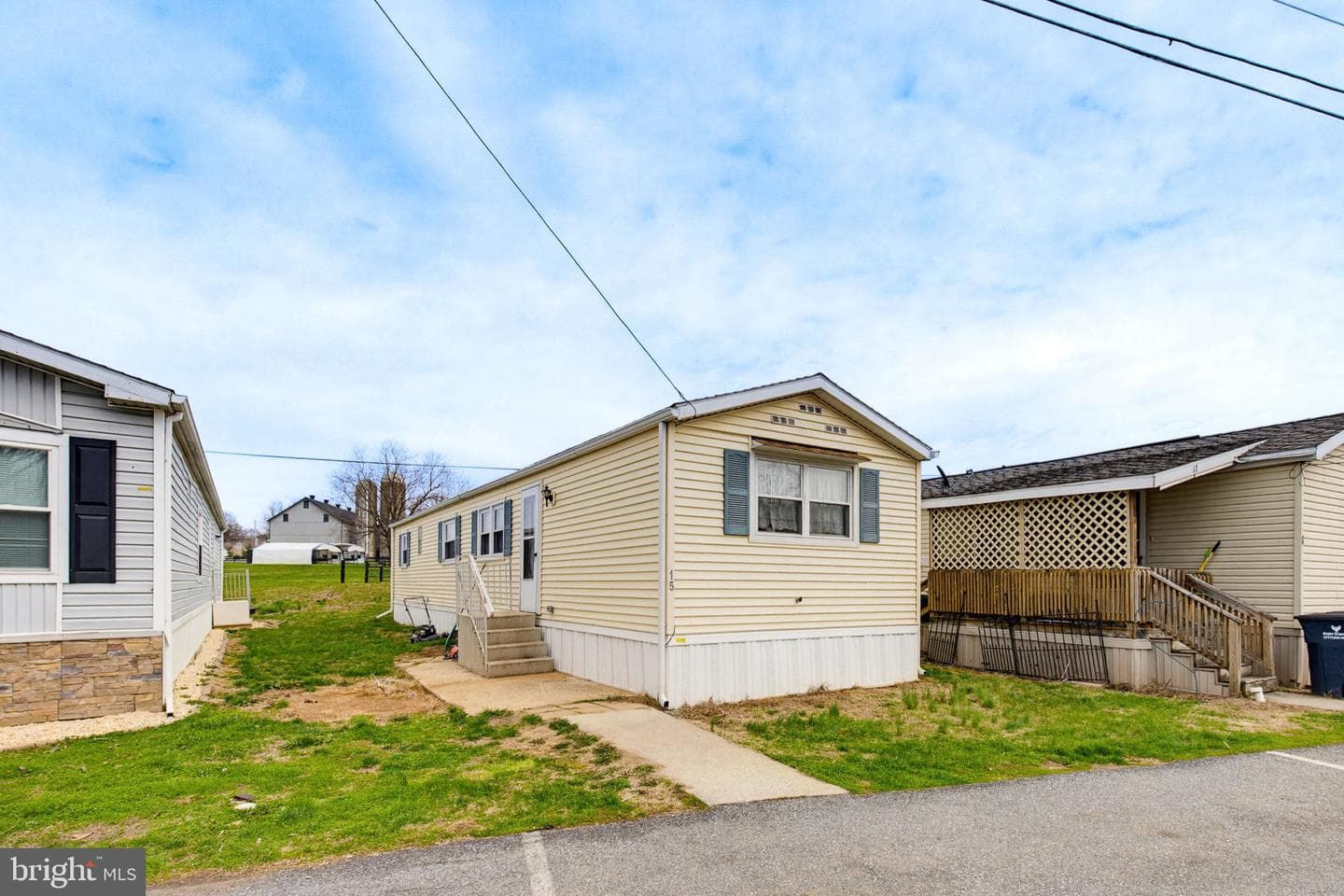 15 Conestoga Manor photo 2