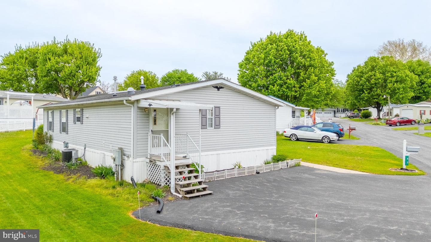 82 Taylor Drive photo 2