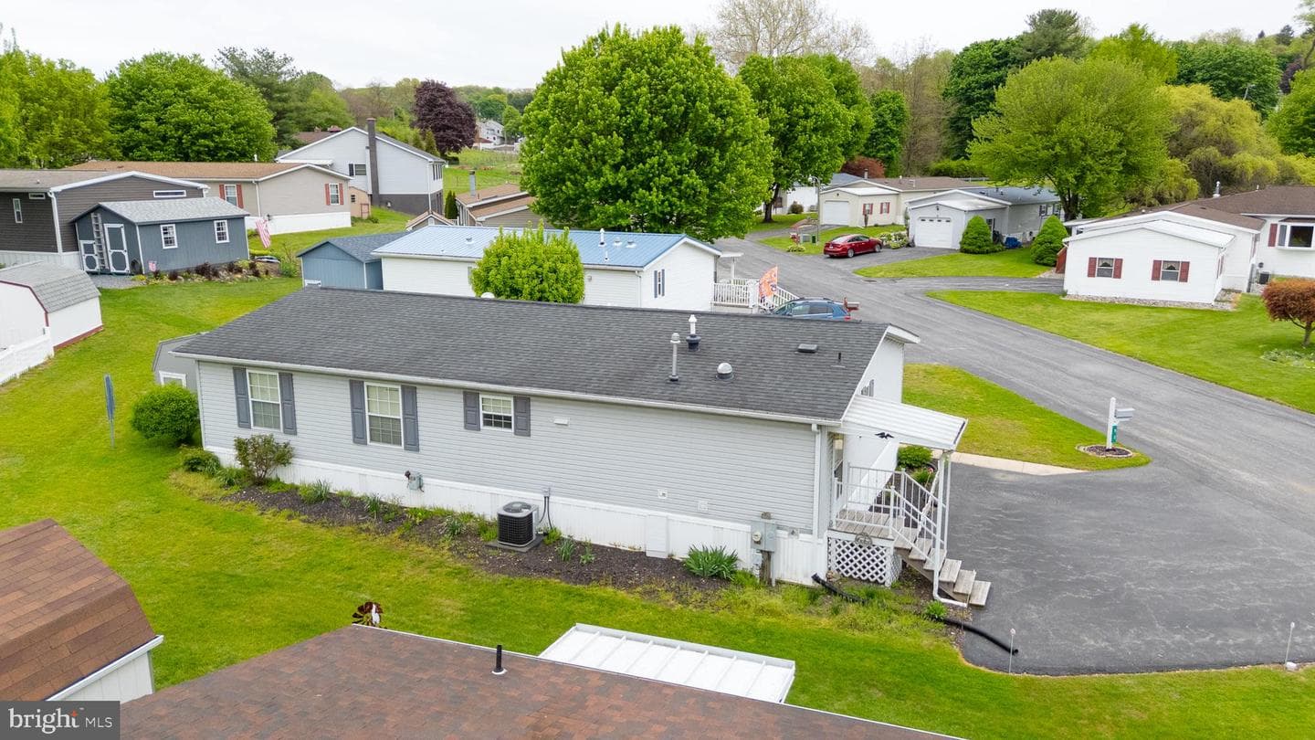 82 Taylor Drive photo 3