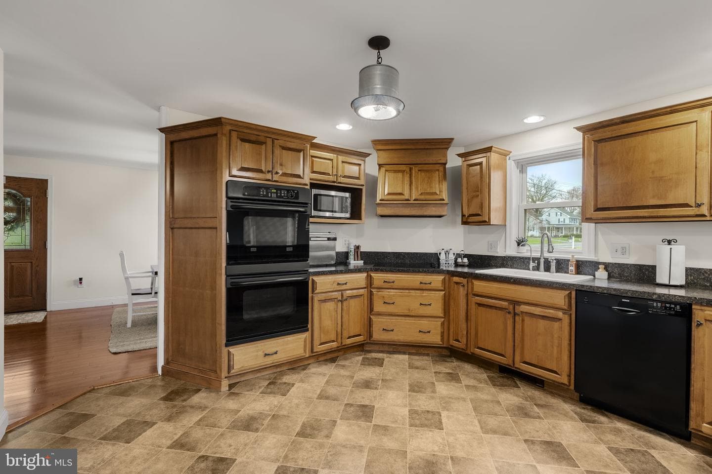 1435 Newport Road photo 6