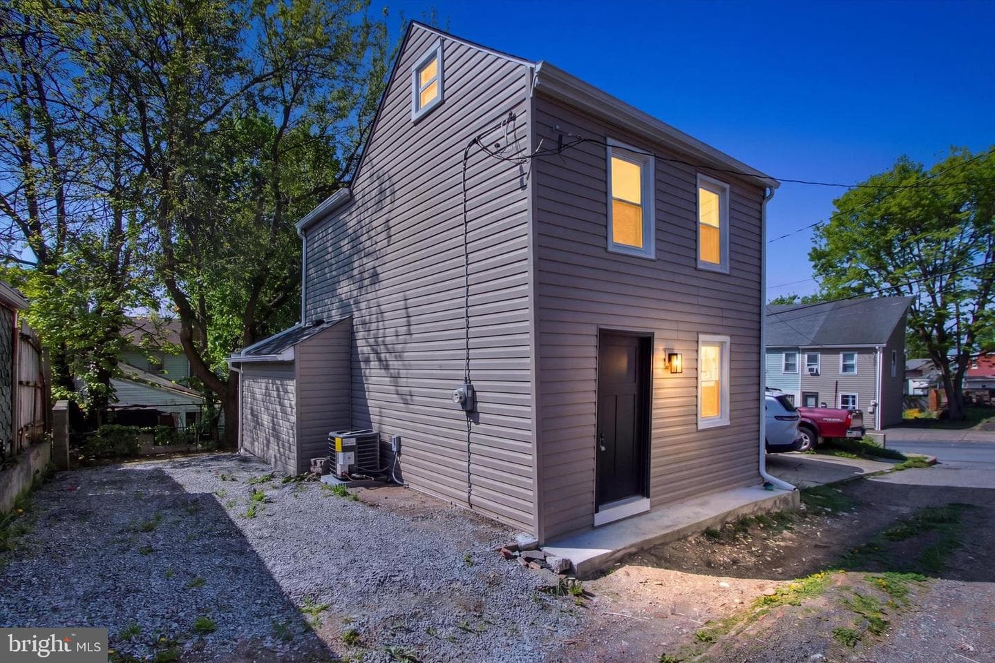 308 Avenue Q