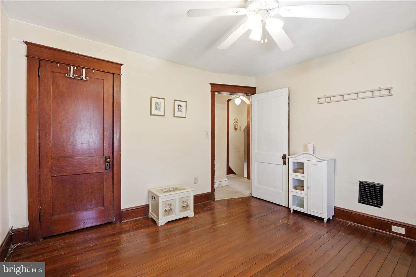 45 E Walnut Street photo 11