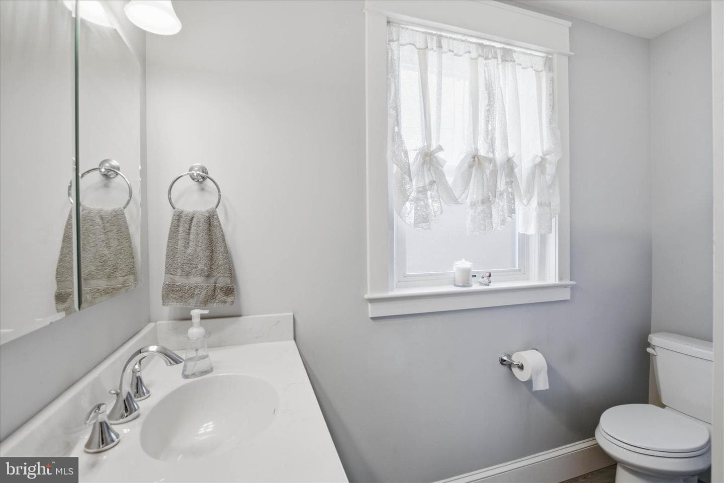 45 E Walnut Street photo 14