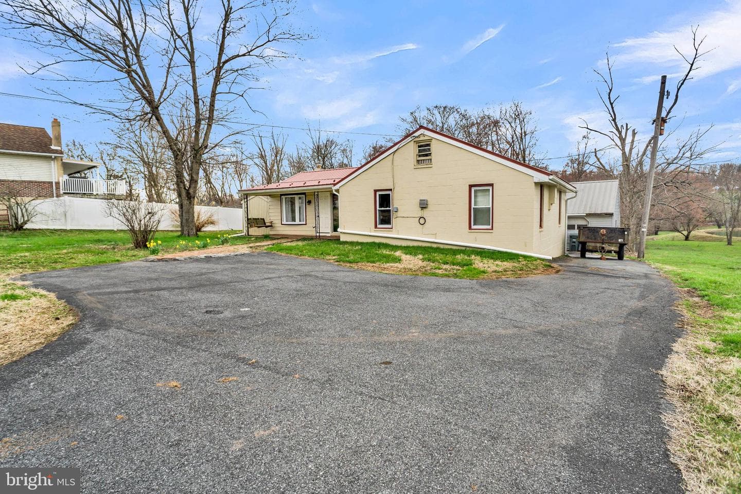 355 Reinholds Road photo 2