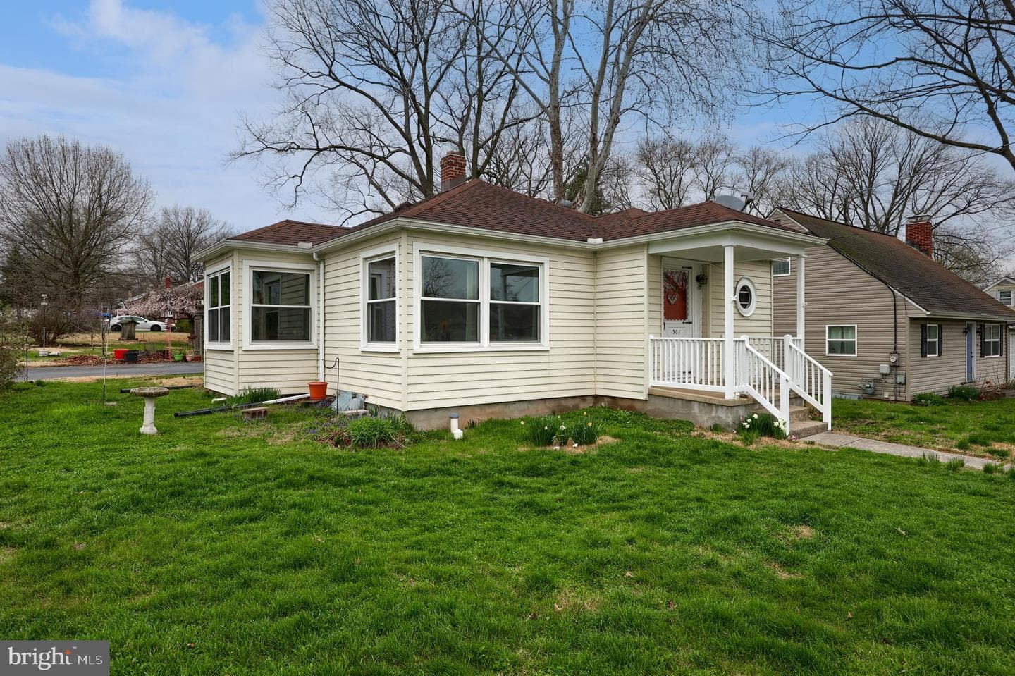 301 E Willow Street photo 3