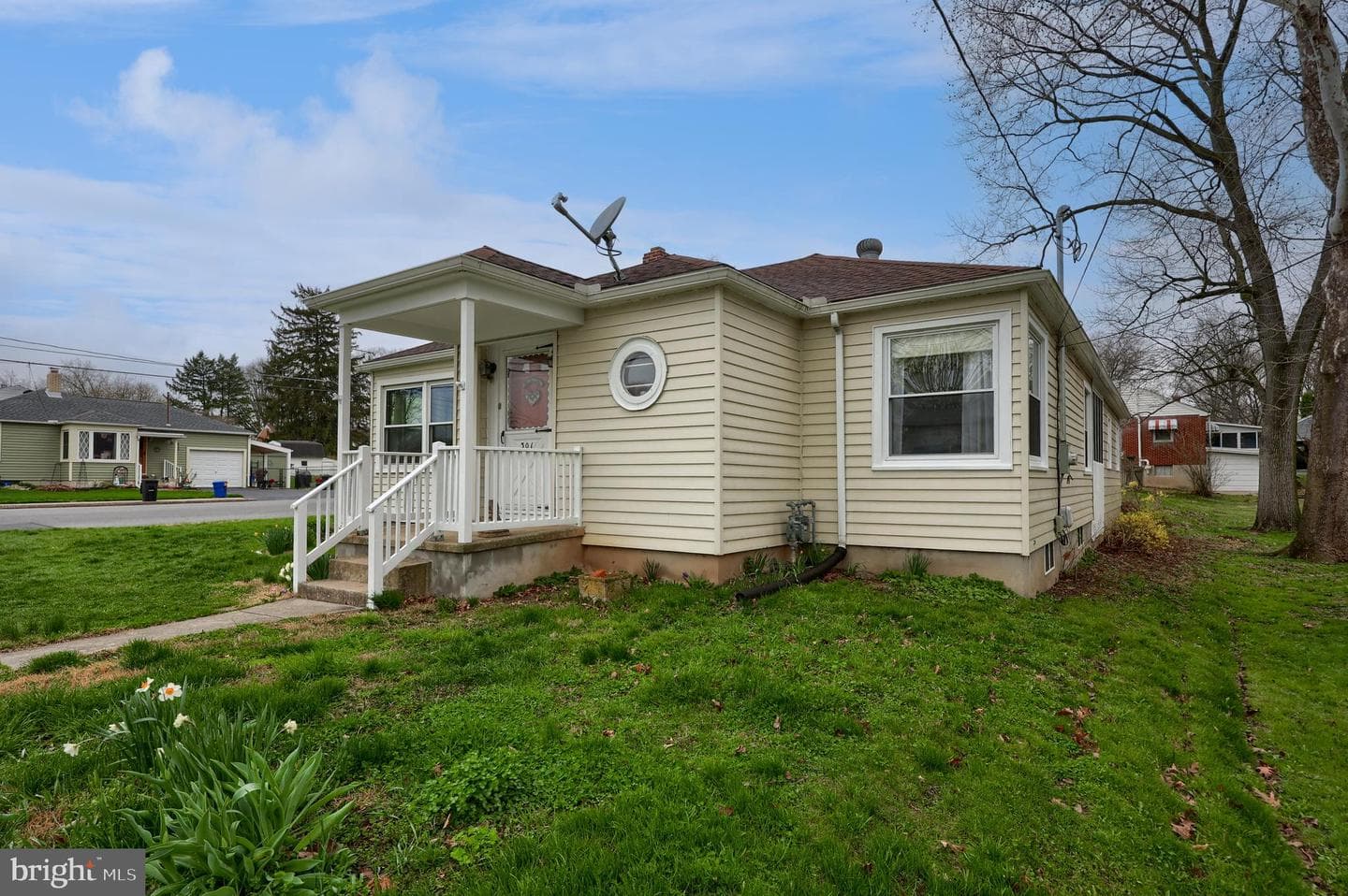 301 E Willow Street photo 4