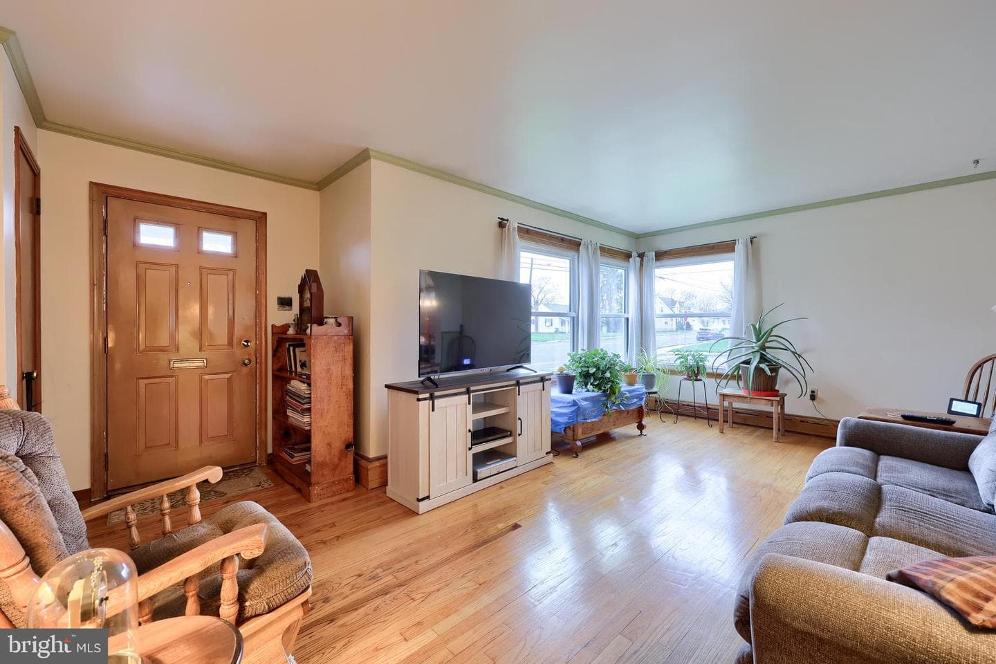 301 E Willow Street photo 5