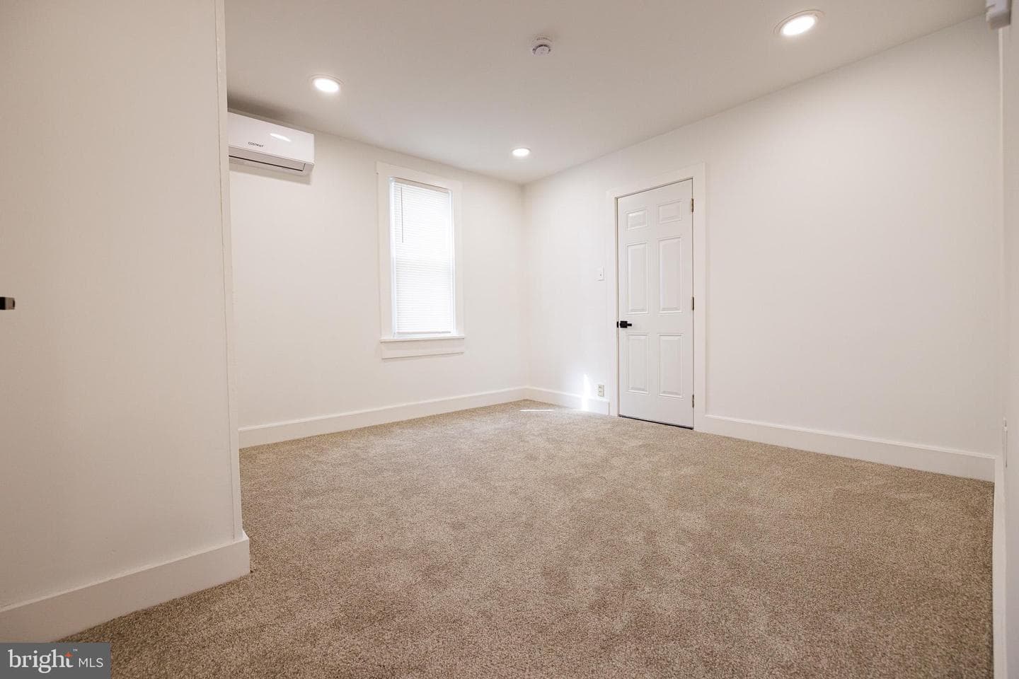 222 N Market Avenue photo 26