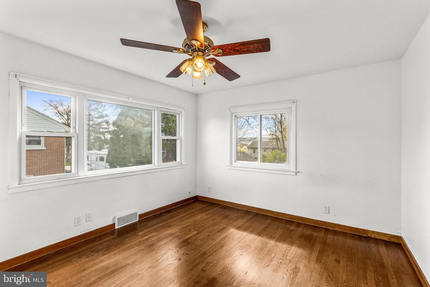 188 Hillcrest Road photo 9
