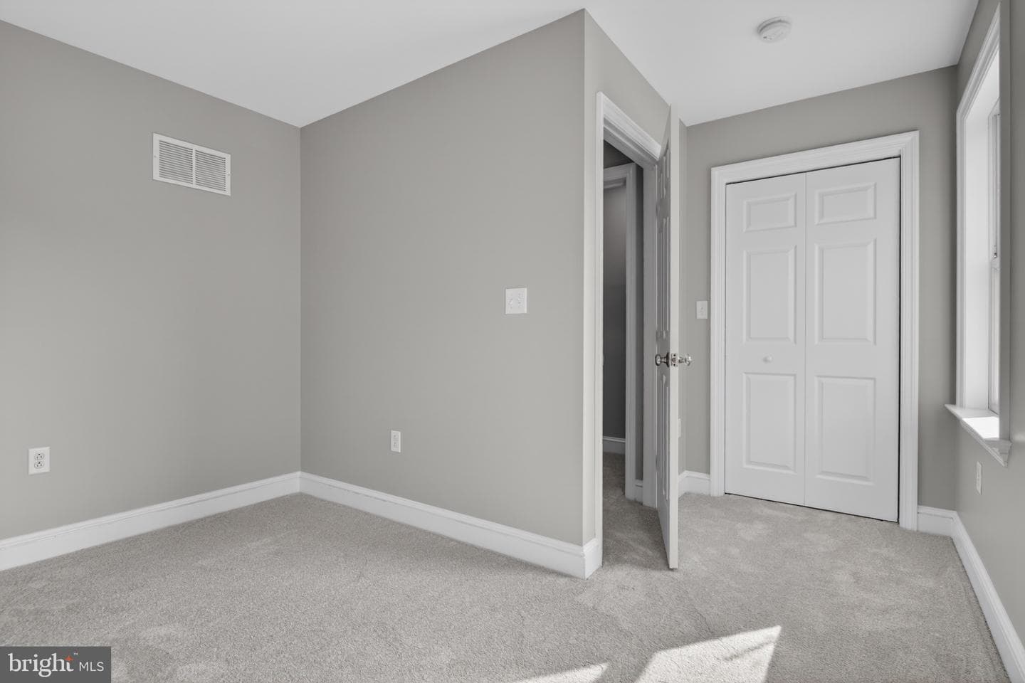 633 E Fulton Street photo 17