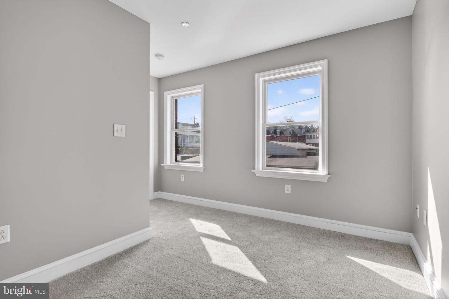 633 E Fulton Street photo 18