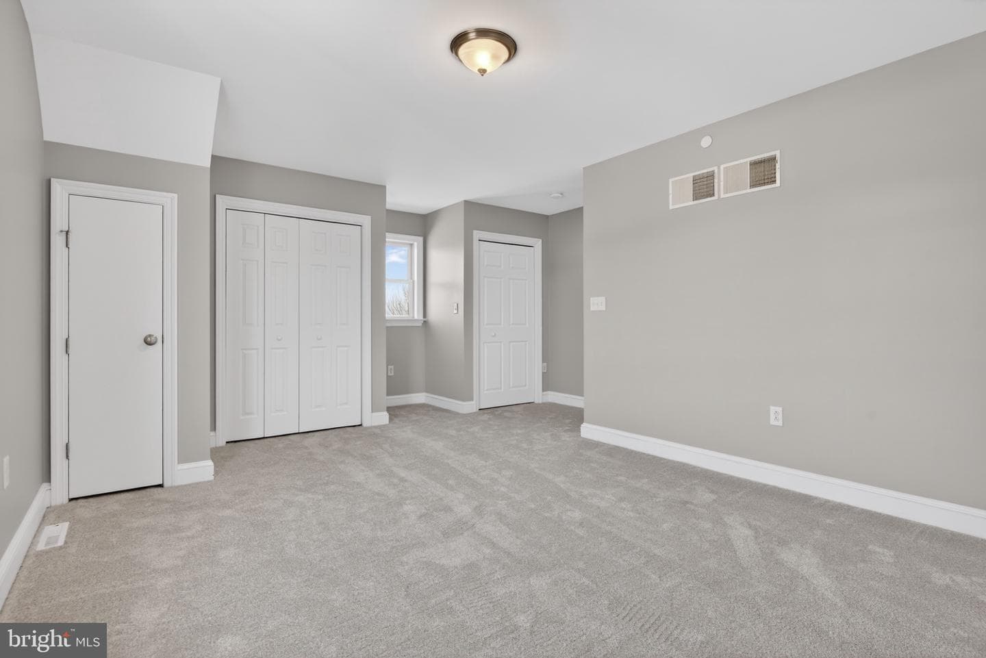 633 E Fulton Street photo 20