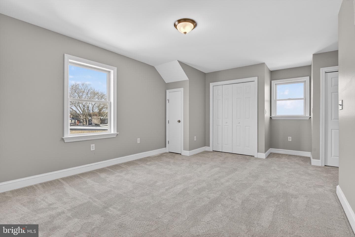 633 E Fulton Street photo 21