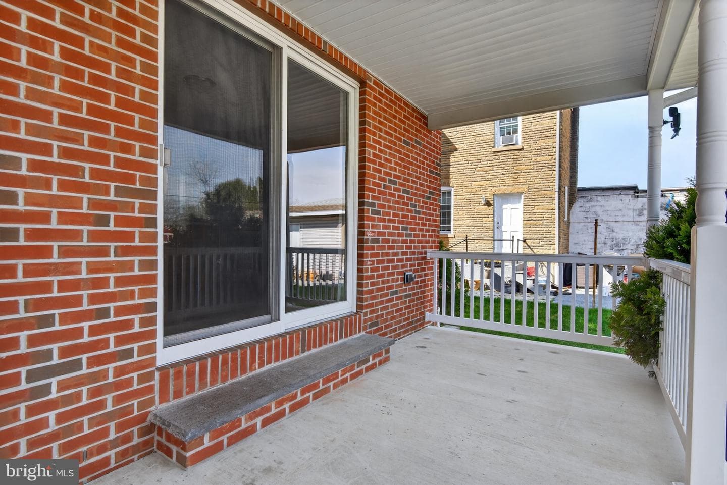 633 E Fulton Street photo 23