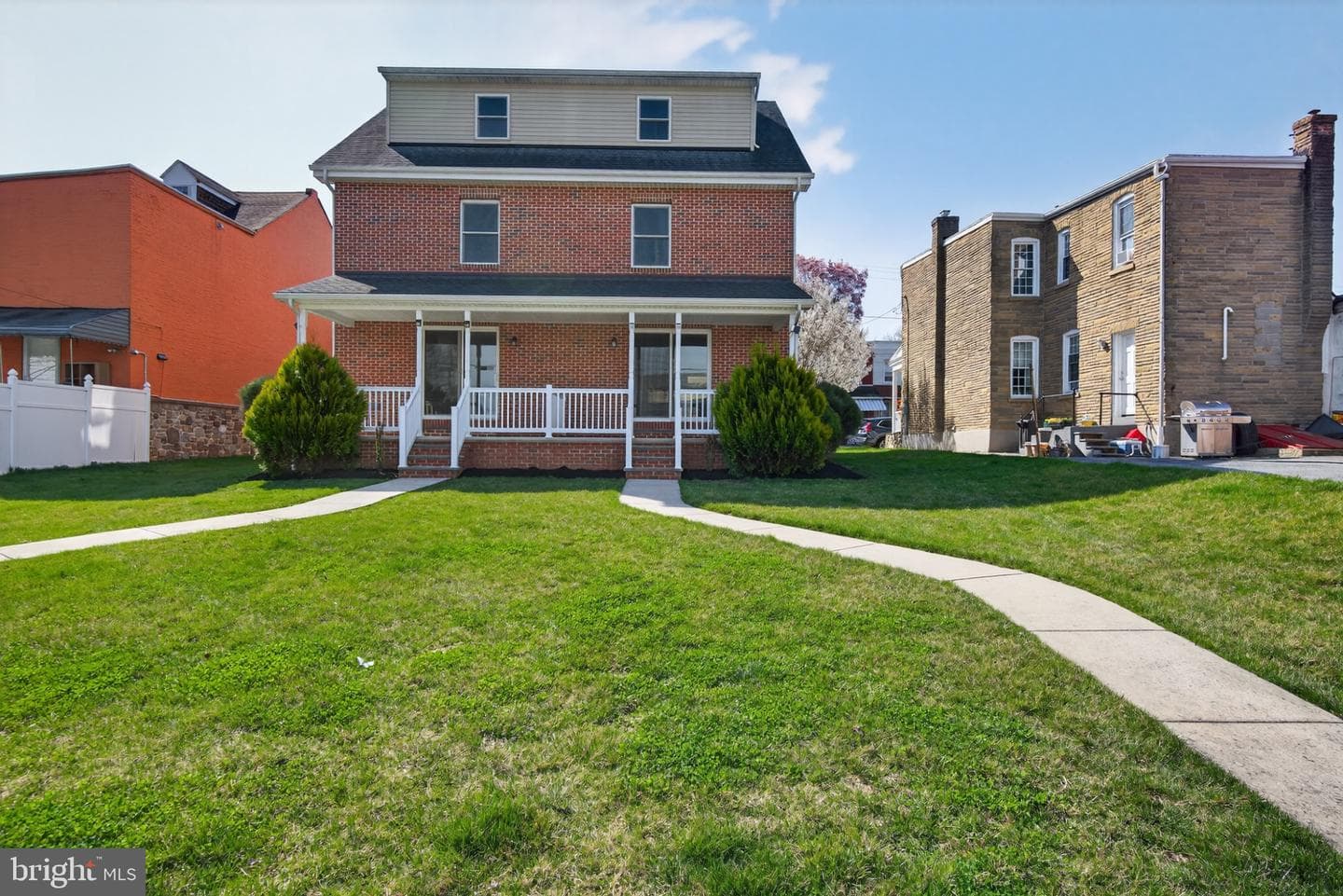 633 E Fulton Street photo 24