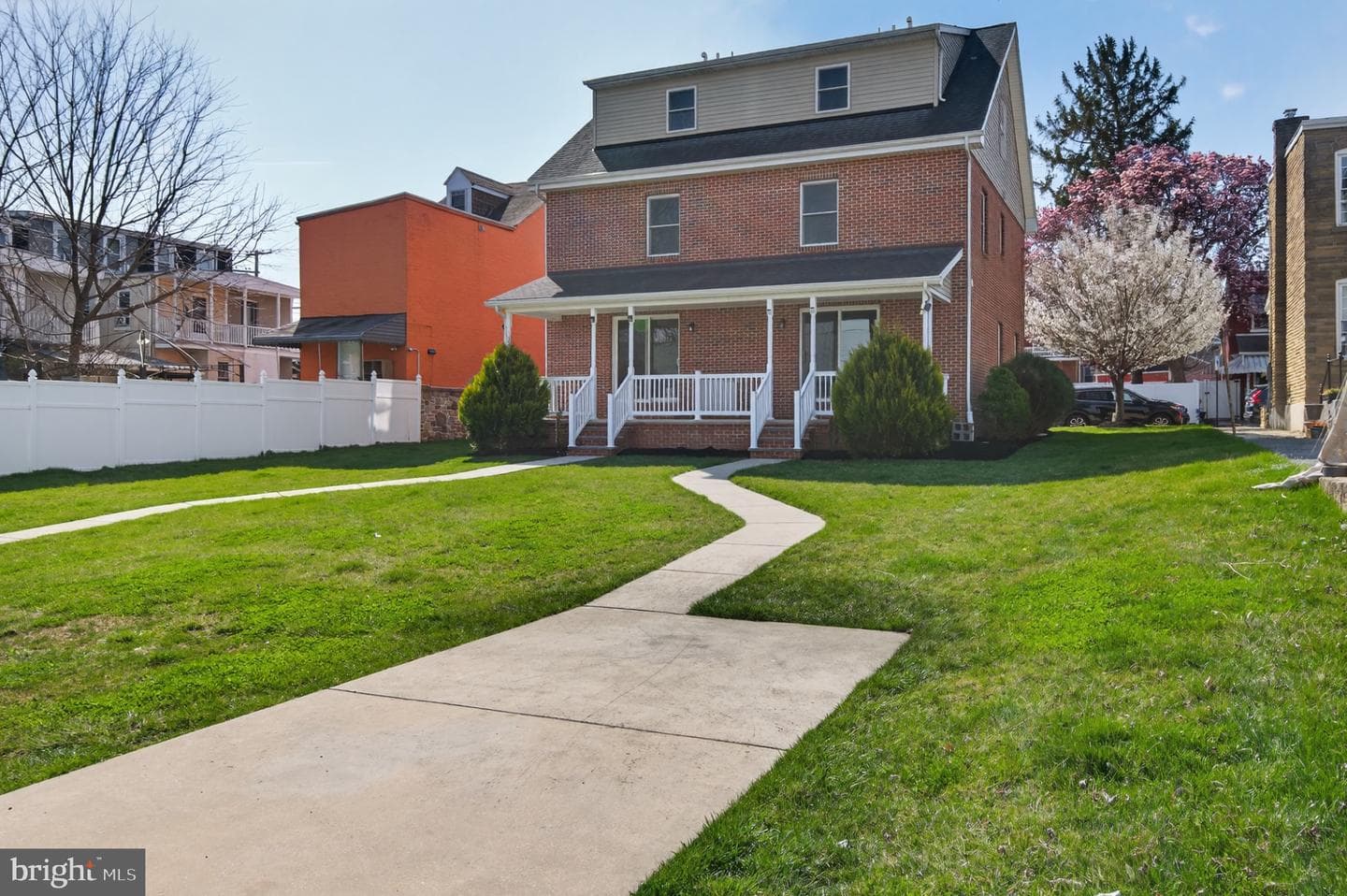 633 E Fulton Street photo 25