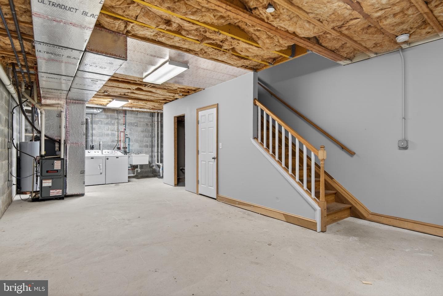 633 E Fulton Street photo 26