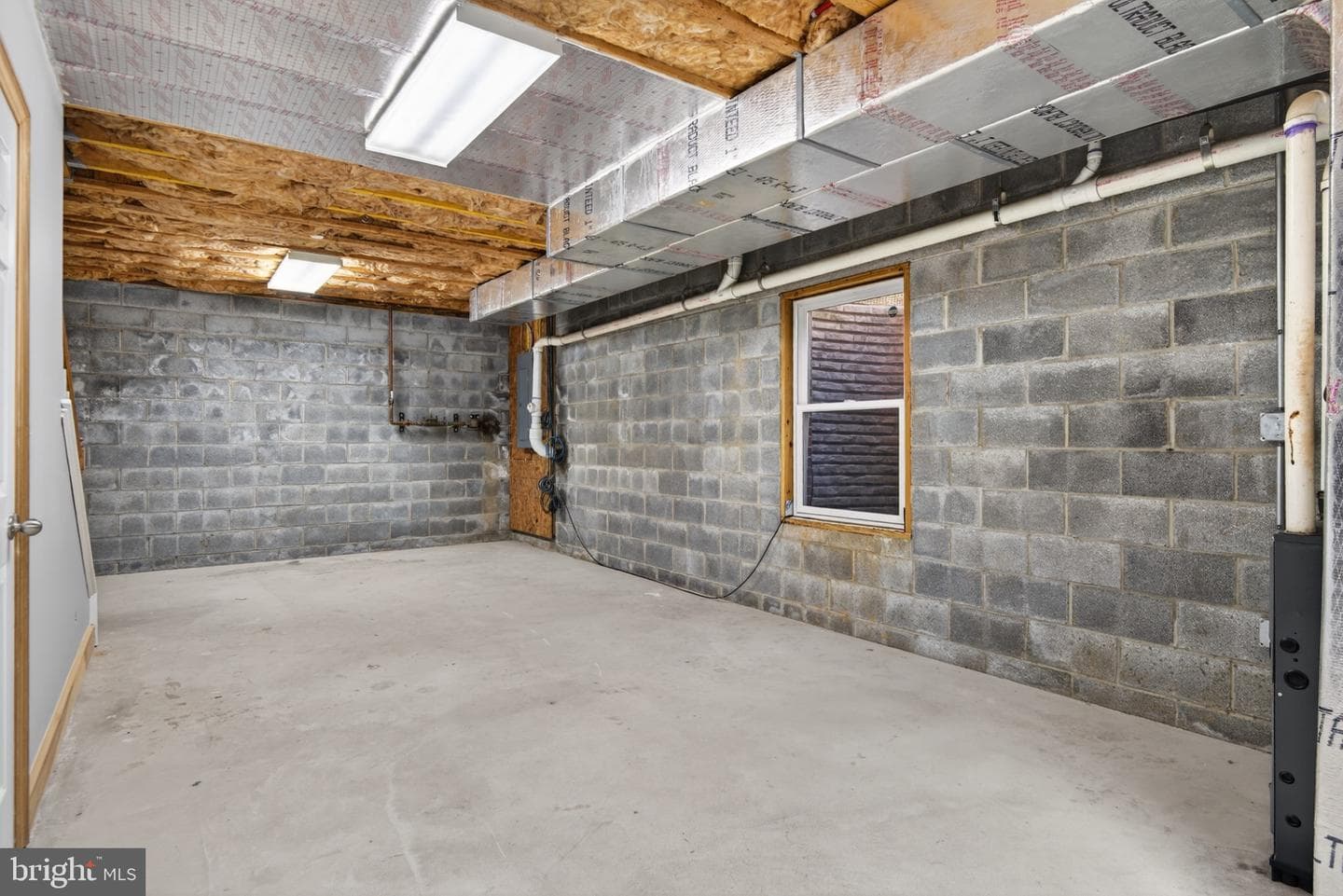 633 E Fulton Street photo 27