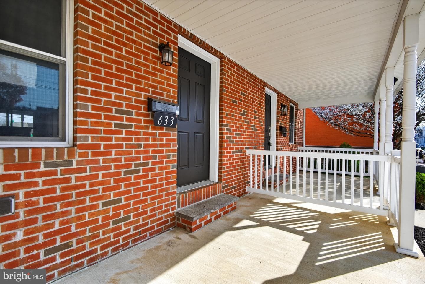 633 E Fulton Street photo 3