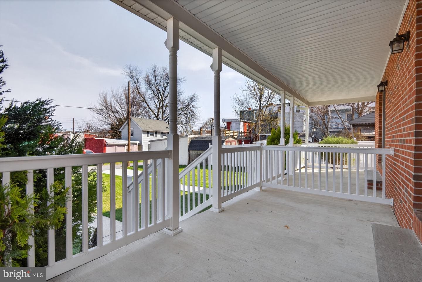 633 E Fulton Street photo 4