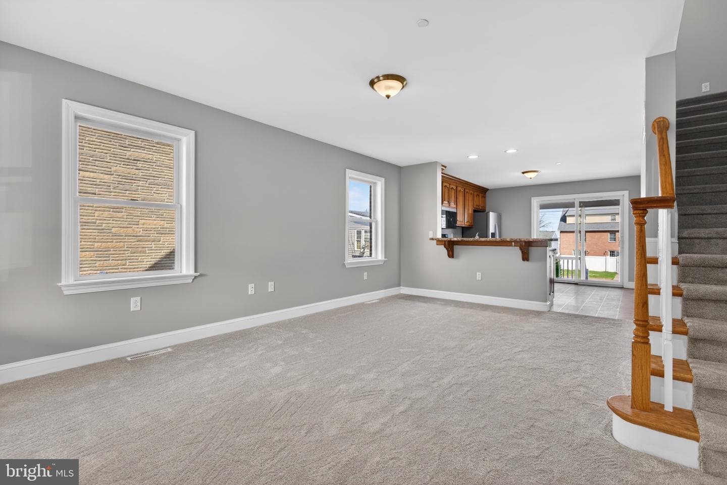 633 E Fulton Street photo 5