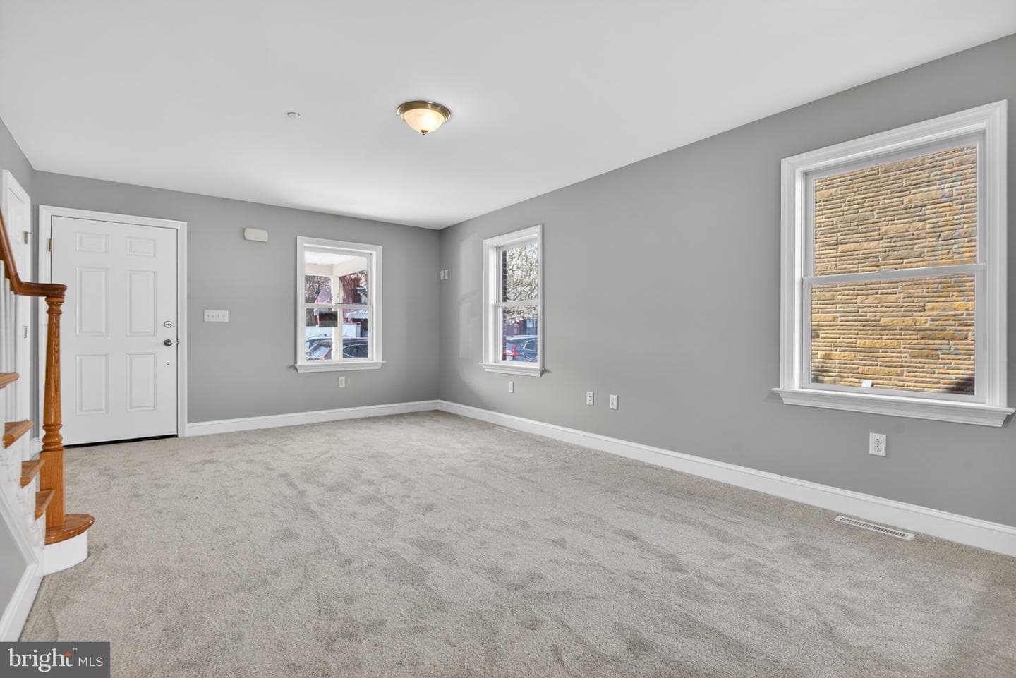 633 E Fulton Street photo 8