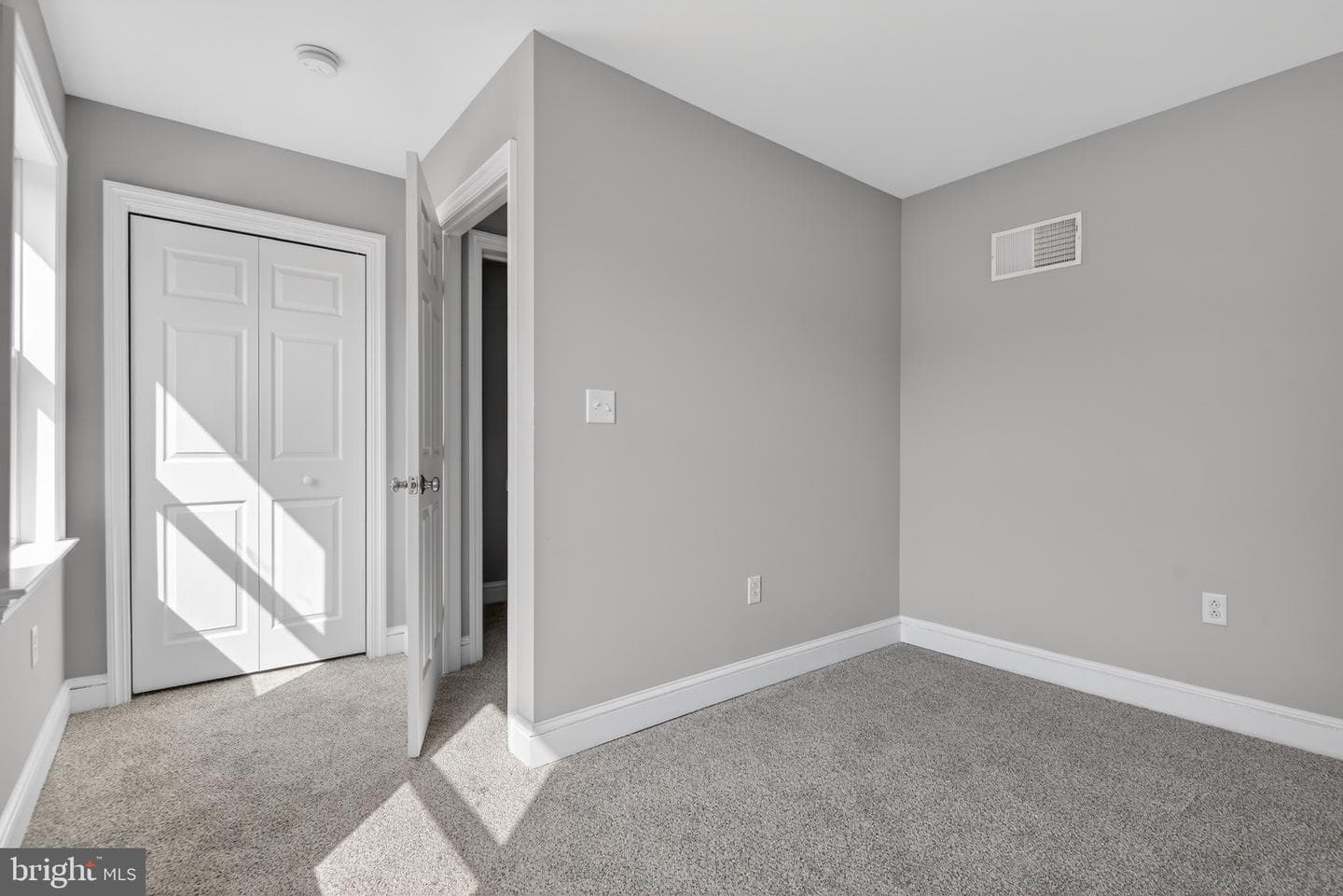 637 E Fulton Street photo 16