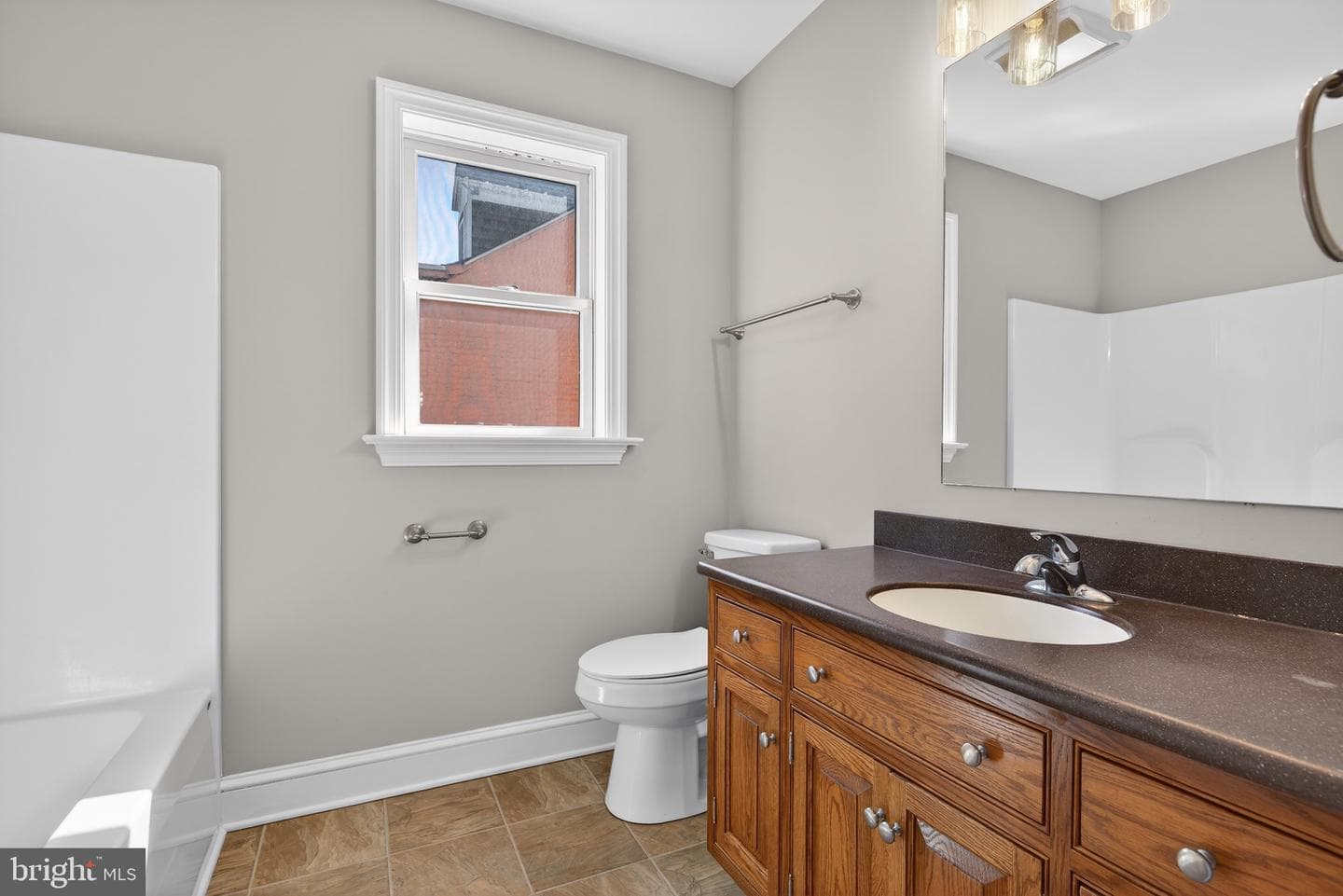 637 E Fulton Street photo 18