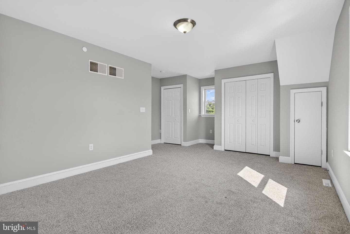 637 E Fulton Street photo 20
