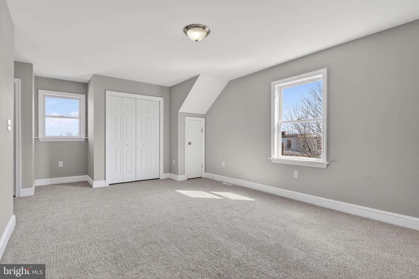 637 E Fulton Street photo 21