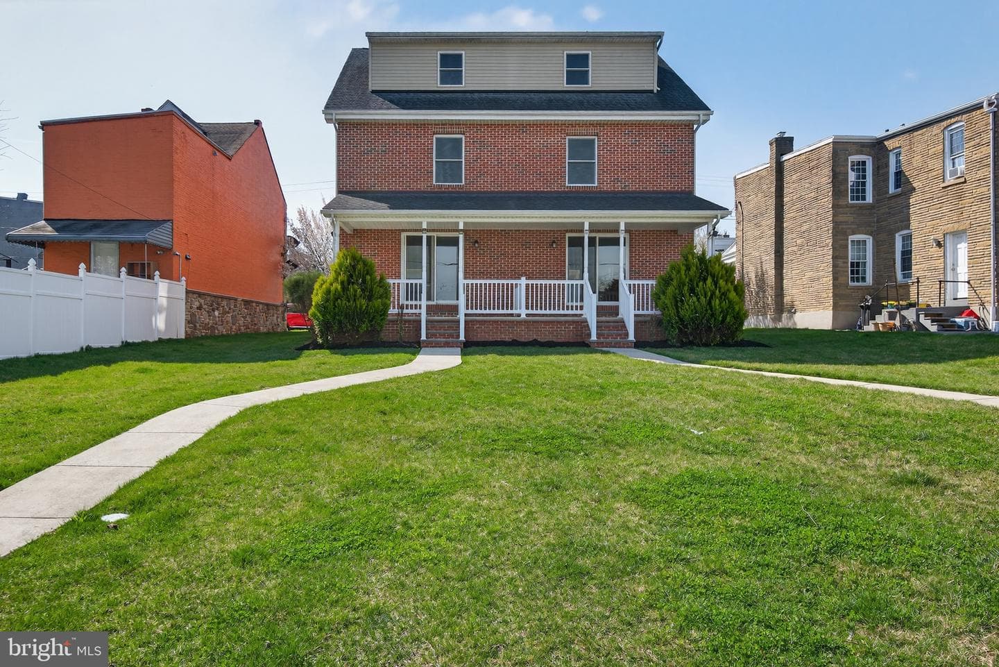 637 E Fulton Street photo 27
